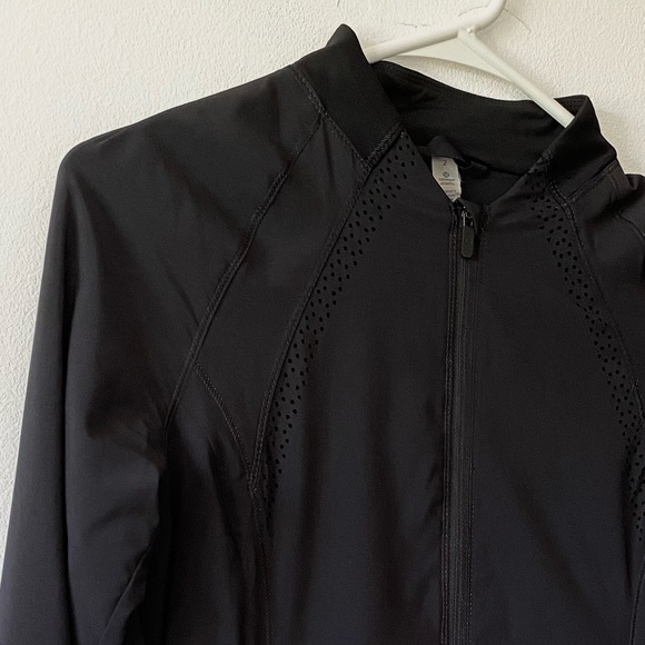 Lululemon Hit It Jacket 🍋 - Picture 8 of 9